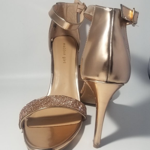 Madden Girl is ready for her closeup - Size 11 - Picture 9 of 11